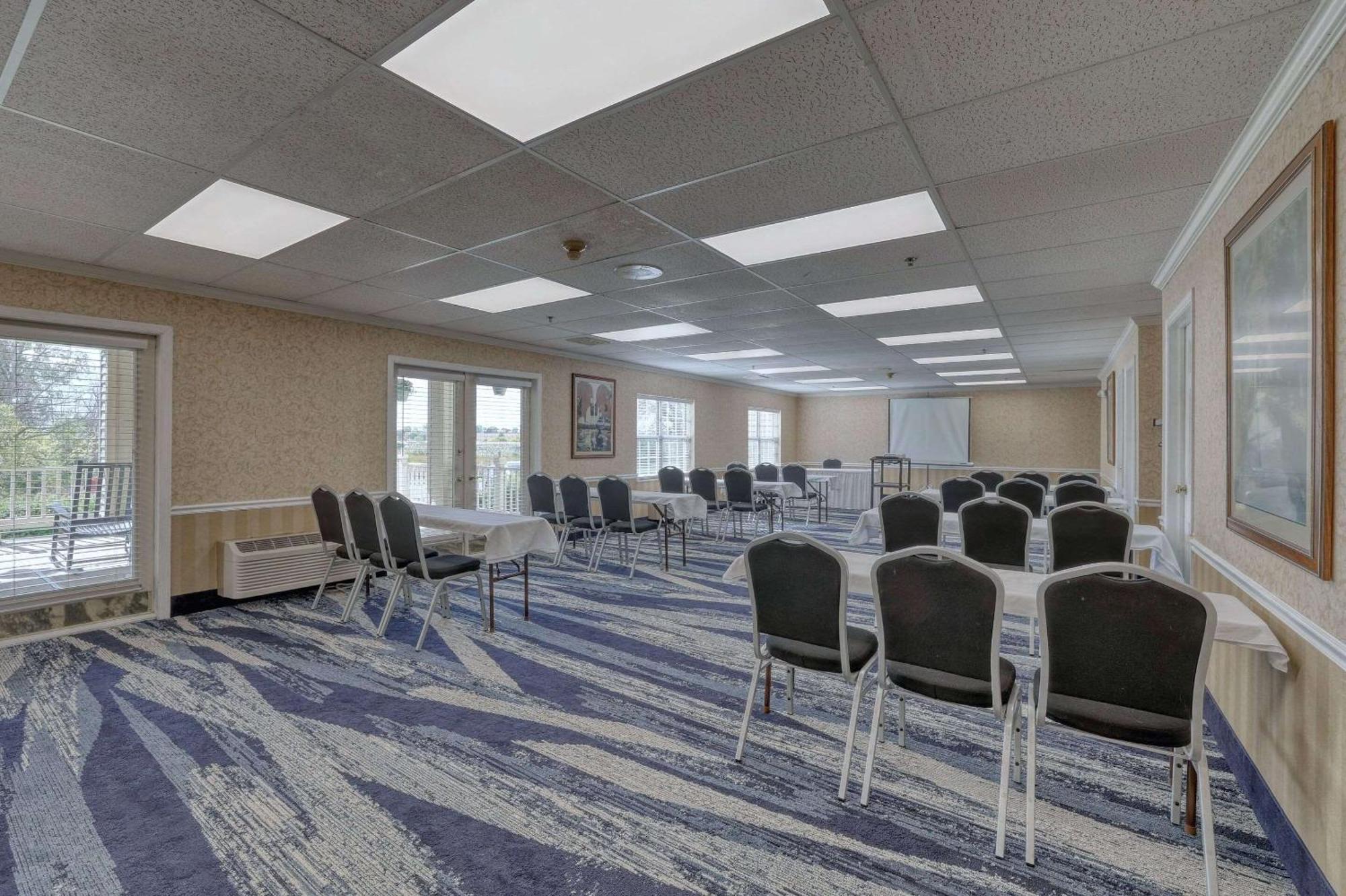 Comfort Suites Appleton Airport Exterior foto